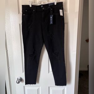 Gap 360 degree Stretch True Skinny distressed jeans. Size 32. NWT!